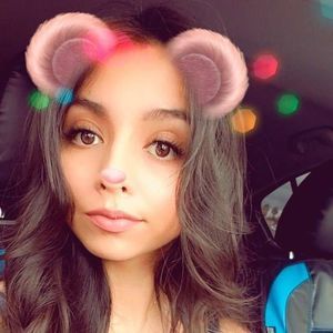 Meet your Posher, Cynthia